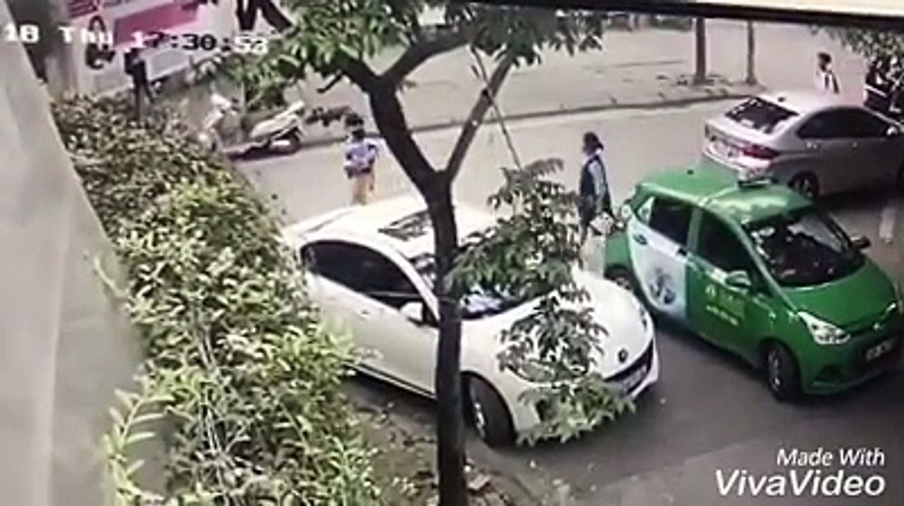 Thanh niên áo xám sai nhưng cậy gần nhà choảng anh taxi đổ máu