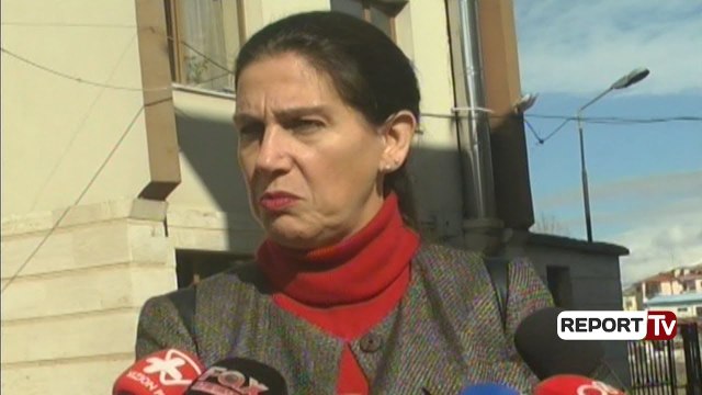 Report TV - Përgjigjja e ministres Mirela Kumbaro për protestën e artistëve