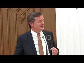 Ora News - "Njeriu dhe demokracia", promovohet libri i Don Mikel Sopit