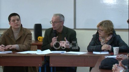 Ora News -  Shqetësimi i pedagogëve: Pas pagave do na marrin godinat, do na çojnë në magazinë
