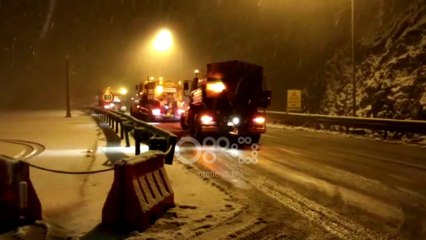 Ora News - Kujdes në Rrugën e Kombit, ka dëborë dhe mjegull