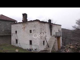 Ora News -  Mat, banesa dykatëshe shkrumbohet nga zjarri