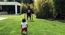 Marcelo y su hijo se divierte al ritmo de baile y fútbol