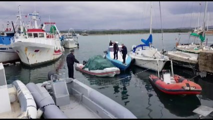 Në Vlorë notojnë edhe makinat - Top Channel Albania - News - Lajme