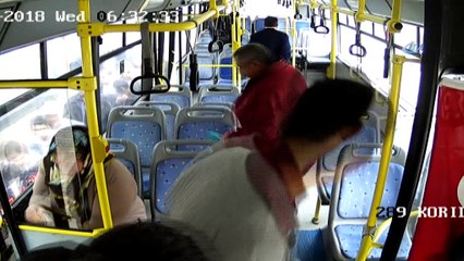 Kalp krizi geçiren yolcuları hastaneye yetiştirerek hayatlarını kurtardılar... O anlar kamerada