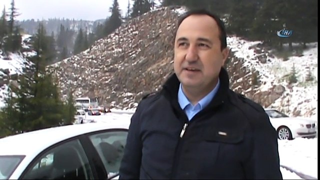 Kar Yağışı Bir Anda Bastırdı! Araçlar Yollarda Mahsur Kaldı