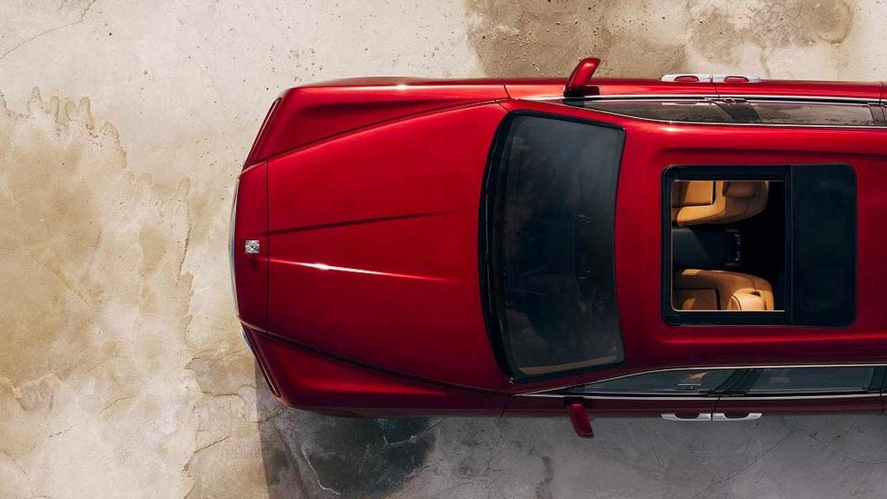 Luxuriös durchs Gelände: Rolls Royce präsentiert neuen SUV (Video)