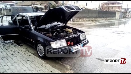 Download Video: Berat, shpërthen në flakë makina shkaku, një shkëndi elektrike