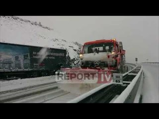Report TV - Moti i keq, del kamioni në Rrugën e Kombit