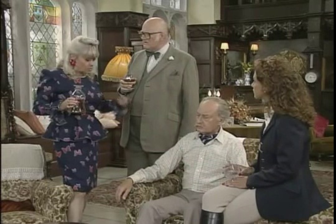 Grace & Favour [Are You Being Served. Again!] S2/E1 John Inman Wendy ...