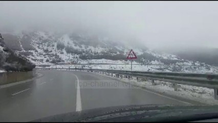 Shi dhe dëborë. Në veri e juglindje ka probleme në rrugë - Top Channel Albania - News - Lajme