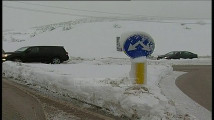 Dëbora bllokon rrugët në veri dhe zonat e larta - Top Channel Albania - News - Lajme