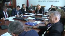 Ora News -  Mungesa e Nikollës shkakton debate të ashpra në Komisionin e Edukimit