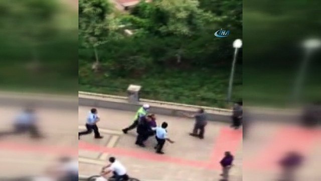 Protesto için aracını adliye önünde yaktı... O anlar kameraya böyle yansıdı