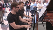 Los pianos invaden las calles de València para ser tocados por sus vecinos