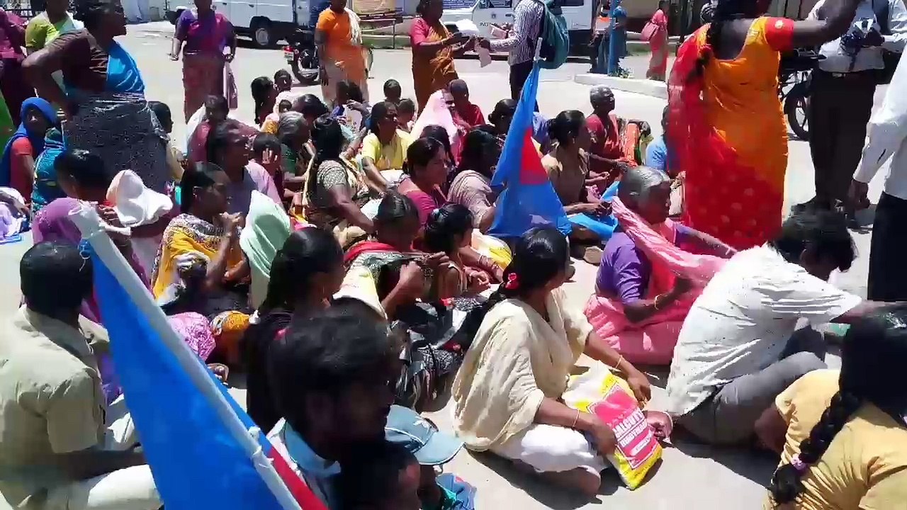 கோவை கலெக்டர் அலுவலகத்தில் பாய், தலையணையுடன் குடியேறிய துப்புரவு பணியாளர்கள்!-வீடியோ
