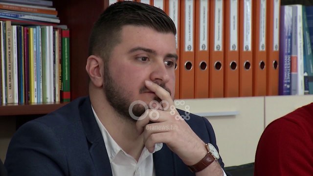 Ora News - Koni: Universiteti në kolaps, paguhen punonjës që i është ndërprerë marrëdhënia e punës
