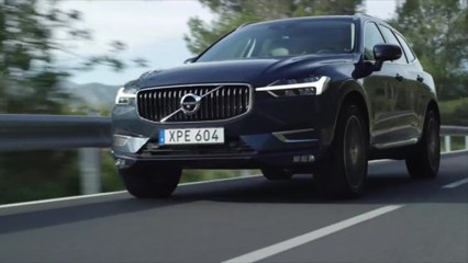 The new Volvo XC60 T6 in Denim Blue Driving Video