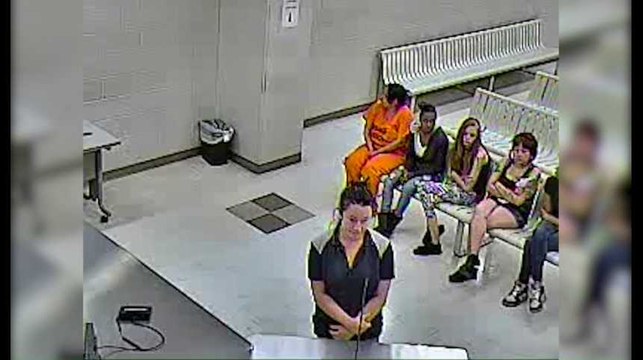 Elle envoie 65.000 SMS à un homme et avoue avoir voulu porter ses parties intimes et se baigner dans son sang