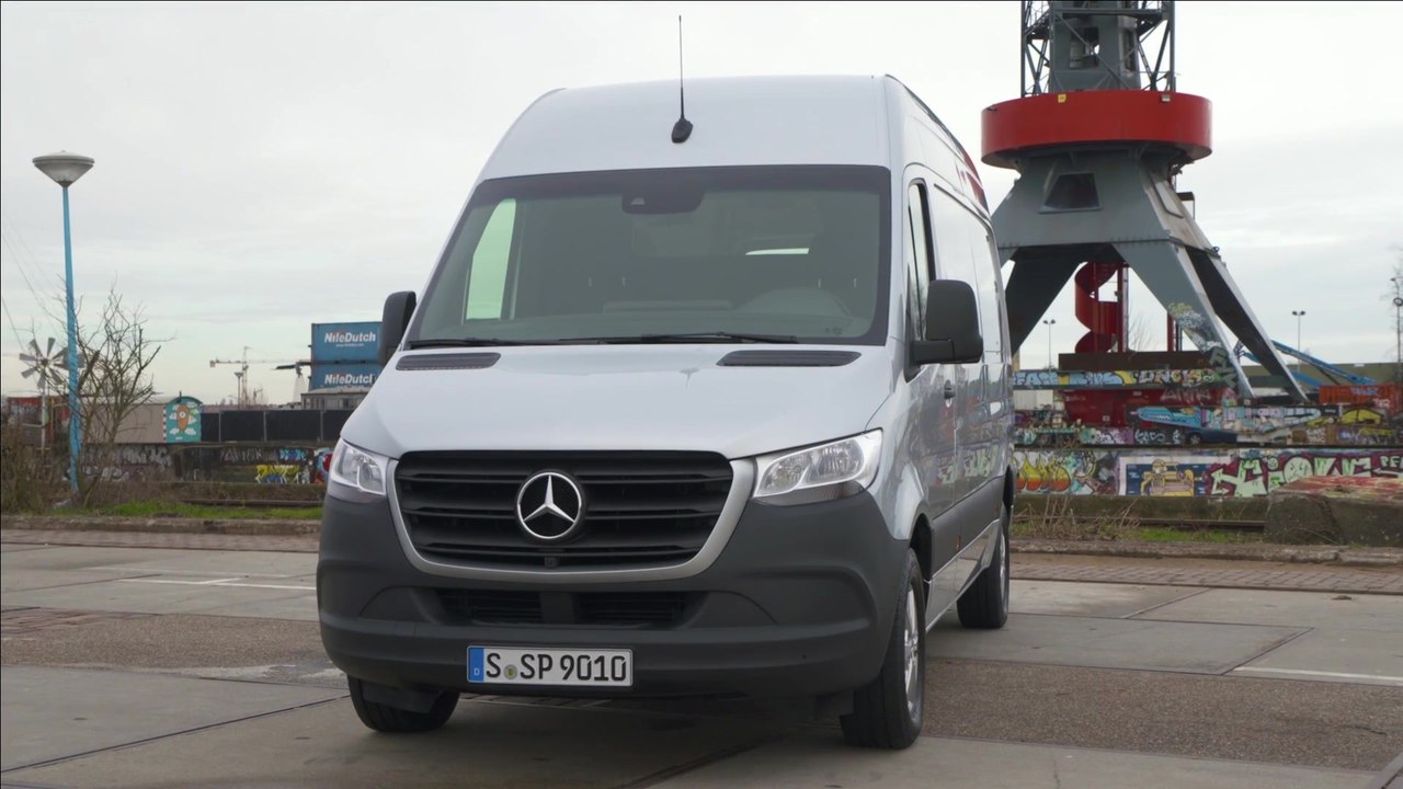 Mercedes-Benz Sprinter 319 CDI Panel Van - Iridium silver metallic Exterior Design
