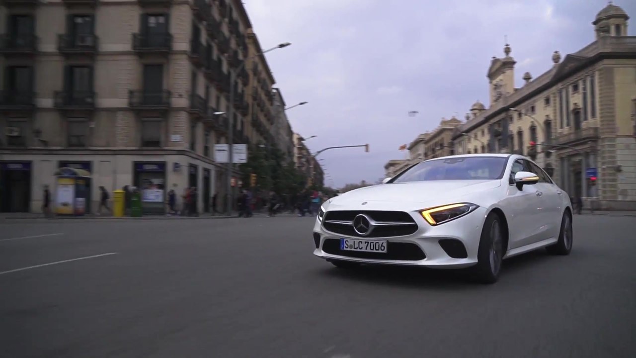 Mercedes-Benz CLS 350 d 4MATIC in White bright Driving in the city