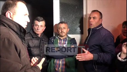 Report TV - Gjirokastër, banorët e pallatit te Kodra E shtufit debate me Prefektin