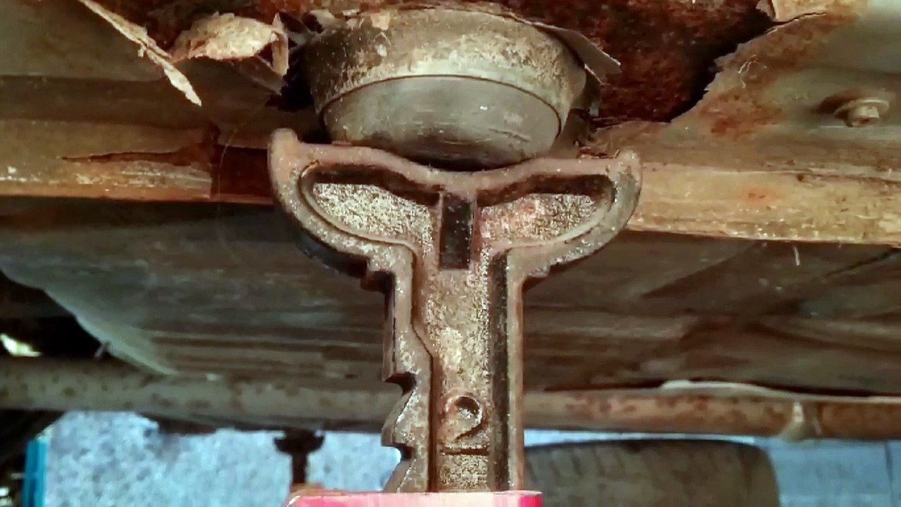 Mons: Cédric montre les dégâts de sa Mercedes