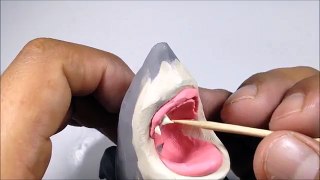 Como hacer un tiburon herido de plastilina / How to make a wounded shark with clay