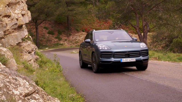 The new Porsche Cayenne E-Hybrid in Biskaya Blue Metallic Driving Video