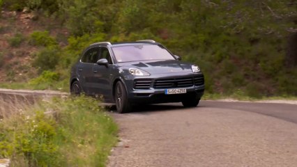 The new Porsche Cayenne E-Hybrid in Moonlight Blue Metallic Driving Video