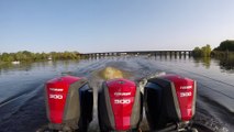 Evinrude Sets World Record Towing 32 Barefoot Skiers (Go Pro)