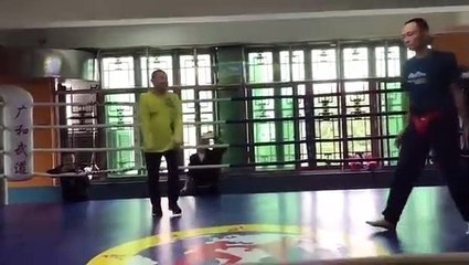 Maître de Kung Fu VS pratiquant de Muay Thai : qui est le plus fort
