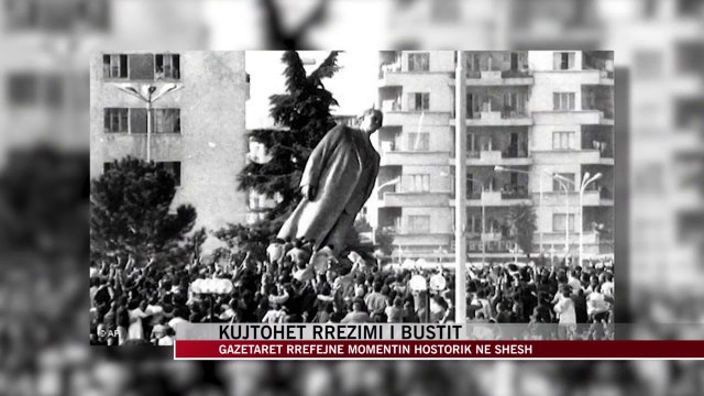 Kujtohet rrëzimi i bustit të Enver Hoxhës - News, Lajme - Vizion Plus
