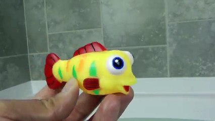 Water playing - Silly Crocodile bothers a cute colorful FISH! The dolphin rescues the pretty fish