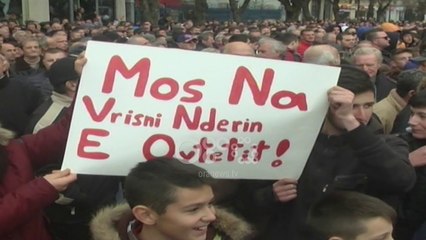 Ora News - "Mos na vrisni ëndërrën", mijëra qytetarë tubim për të "shpëtuar" Skënderbeun