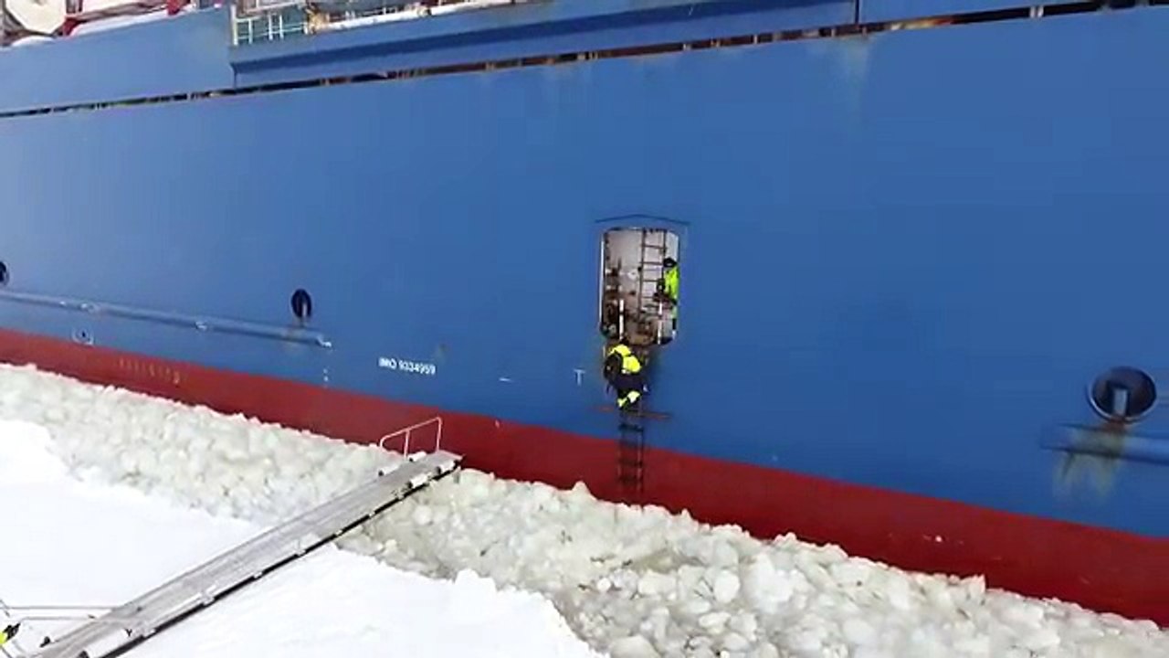 Monter sur un bateau en marche (Finlande)