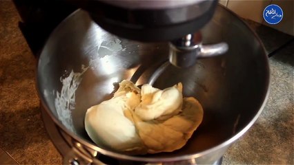 طريقة عمل الكرواسون بالشوكولاته والجبنة على الطريقة الفرنسية | Croissants |