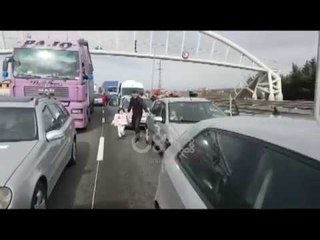 Ora News - Tjetër aksident në Kavajë, trafiku bllokohet për 20 minuta