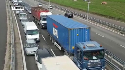 Pa Koment - Trafik në Kavajë, mjetet 20 minuta në radhë - Top Channel Albania - News - Lajme