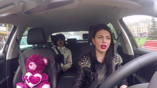 Mos i fol shoferit - Orgesa Zaimi në taksinë e Rudina Dembacaj - Ora News