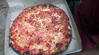 TeamDaym Reviews Frank Pepe Pizzeria in New Haven Connecticuit