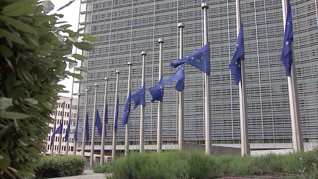 KRERET E BASHKIMIT EUROPIAN VIZITE NE TIRANE, JUNCKER E HAHN SJELLIN MESAZHIN PER NEGOCIATAT LAJM
