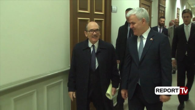 Report TV - Ministri Xafaj pret në takim prokurorin e antimafias italiane Federico Cafiero De Raho