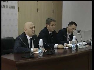 Ardian Gjini i kthen përgjegje Diana Qarkaxhisë