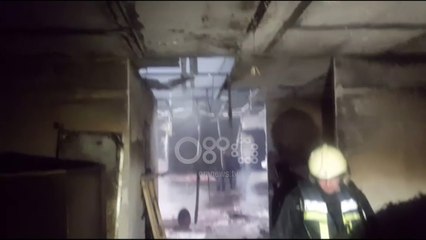 Ora News -Zjarri djeg mobilerinë në Vlorë