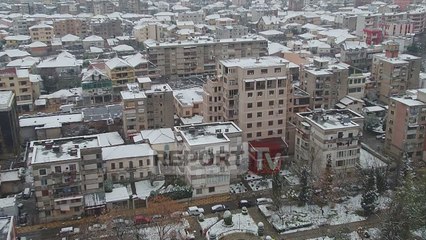 Report TV - Pamje me dron/ Qyteti i shkodrës i mbuluar nën petkun e dëborës