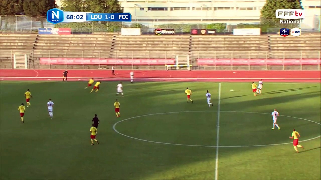 La frappe de POPELARD est directement dans les bras du gardien.