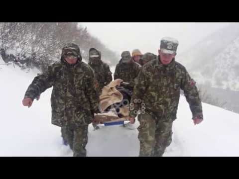 Ora News - Kukës, i shpëtohet jeta nënës së dy fëmijëve, ishte e izoluar nga bora