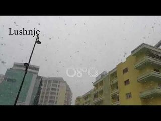 Ora News - Dëborë zbardh Durrësin dhe Lushnjen