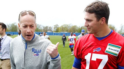 Jim Kelly spends time with Josh Allen at Bills rookie minicamp